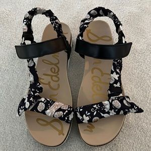 Sam Edelman Sandle super cute! And fun!